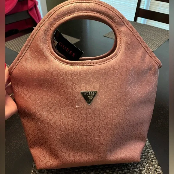GUESS Pink Travel Lunch Bag - Picture 1 of 4